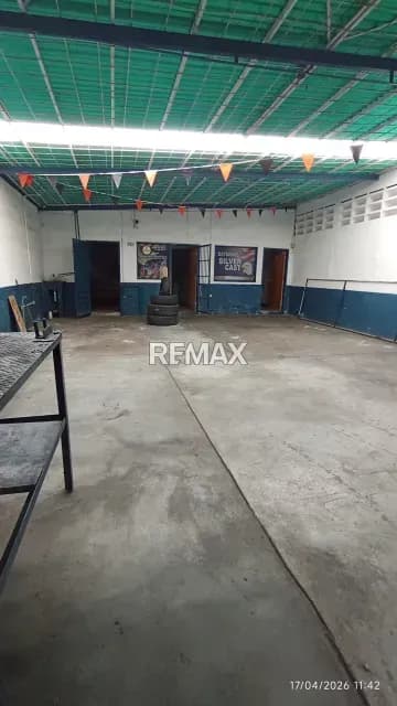 Casa de uso comercial y residencial en venta para remodelar