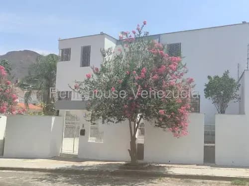 Casa En Venta En Trigal Norte Valencia Lr Carabobo Amplios Espacios En Armonia Listo Para Hacerla Tu Nuevo Hogar. Solo Clientes Directos