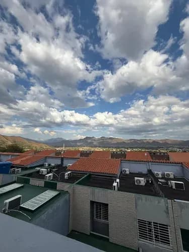 Town House San Diego Carabobo La Esmeralda Data Joven, Dos Niveles Obra Blanca, Listo Para Firmar, Con Hermosa Vista Desde Terraza. Cliente Comprador Directo. Acepta Financiamiento Corto