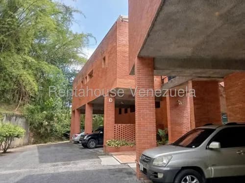 Enorme, Bello Y Elegante Townhouse Con Clima De Montaña, Tiene Un Anexo Independiente. (atm)