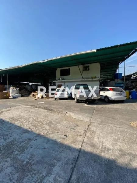EN VENTA AMPLIO GALPÓN UBICADO EN LA URB. POCATERRA VIA TOCUYITO