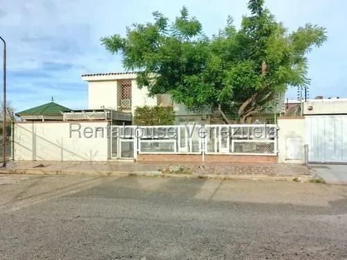 Dg. Casa Con Piscina En Venta Urb, Doral Norte Maracaibo