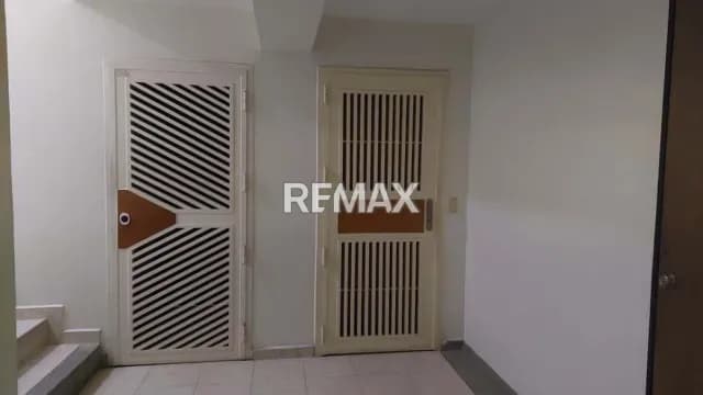 Apartamento en Alquiler - Urb. Las Chimeneas - Planta y Pozo (99 Mts.)