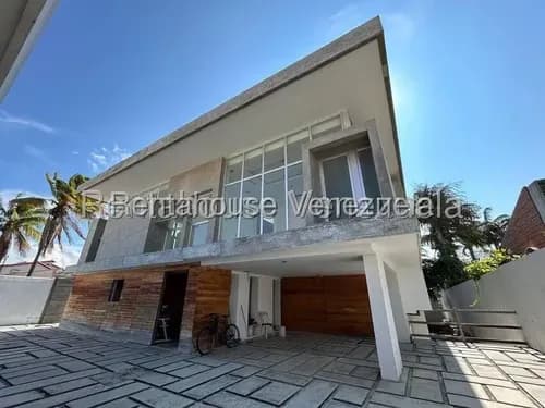 Casa en venta - $1.2M