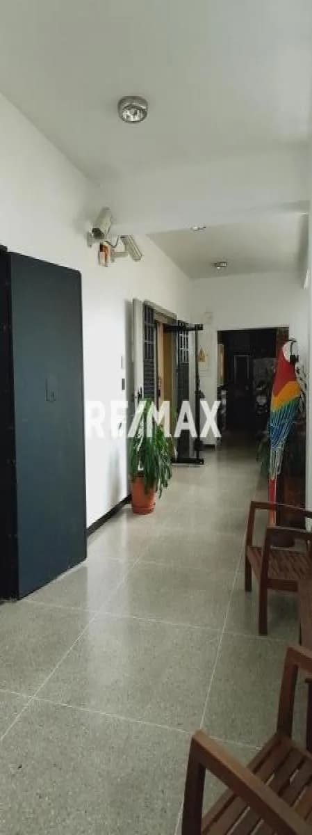 Alquiler Oficina 248 m2 completa o por áreas La Trinidad Caracas