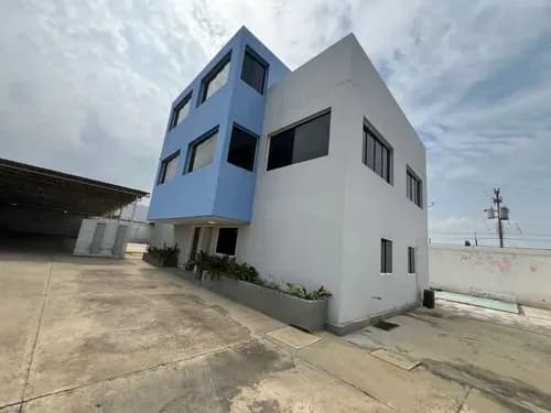 Remax Lider Alquila Local Comercial En Barrio Sucre Con Estacionamientos-doris