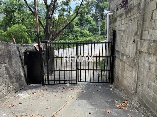Local Comercial Con Gran Potencial De Inversión En Ruiz Pineda-Caricuao