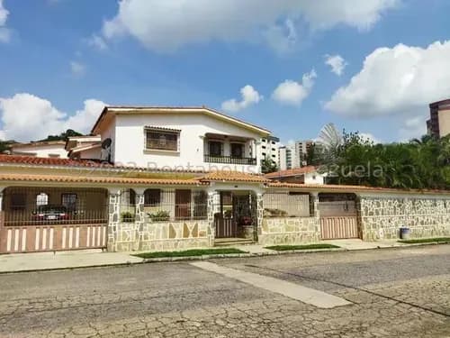 Casa Totalmente Amoblada En Venta Ubicada En Valles De Camoruco Valencia Carabobo Codigo 25-21493