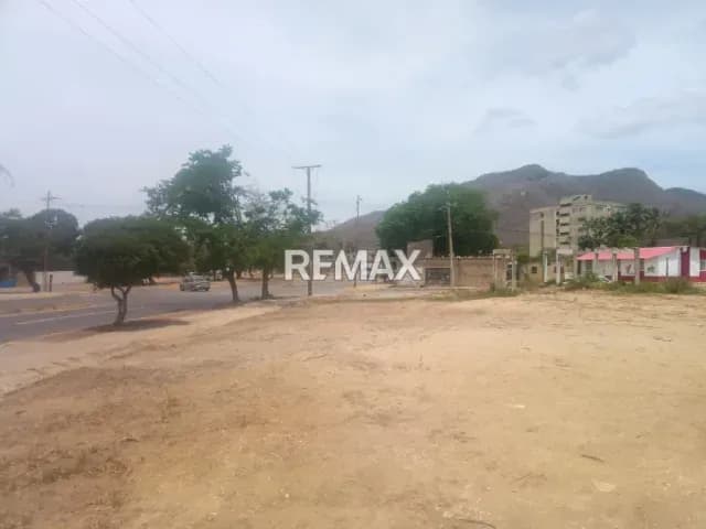 TERRENO ESTRATEGICO CON POTENCIAL PARA INVERSIÓN COMERCIAL Y RESIDENCIAL, EN AVENIDA FRANCISCO FAJARDO, VIA AL VALLE