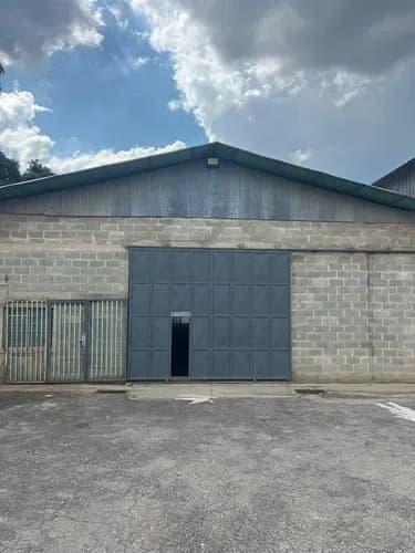 Galpon En Alquiler, Con Fácil Acceso A Vías Principales, 2.378 M2 Con Corriente Trifásica, Abril Sn