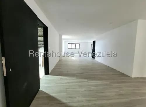 Local Comercial Con Galpon Anexo En Alquiler En Boleita Norte 26-8309 Mg