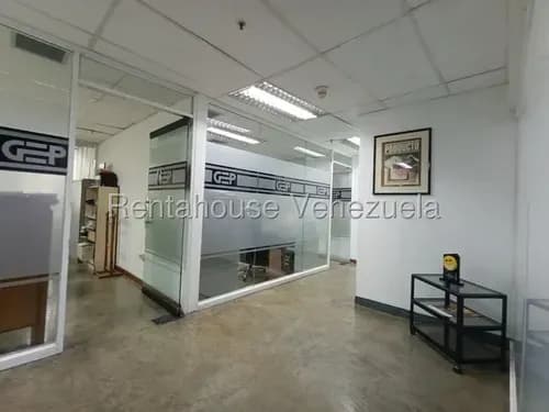 Oficina Comercial En Venta, Excelente Ubicación Ubicación Privilegiada: Fácil Acceso, Cerca De Transporte Público Y Privado. Amplios Espacios En Bello Monte Mls #26-16228