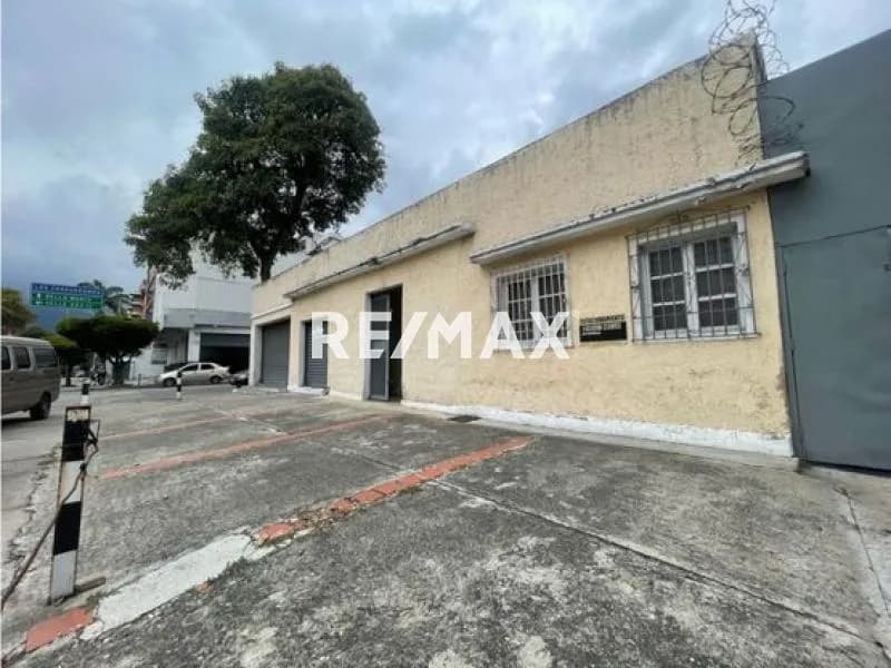 CASA COMERCIAL A PIE DE CALLE LOS CHAGUARAMOS