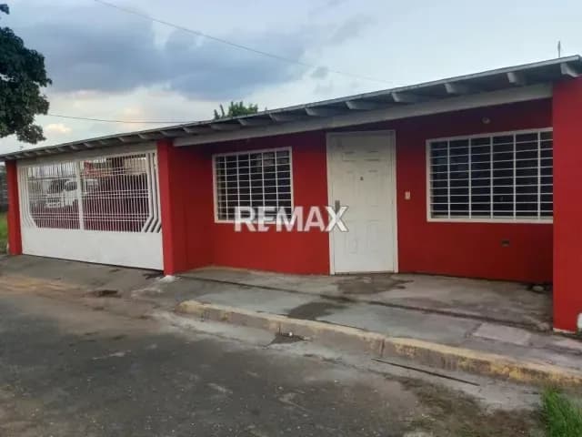 Disponible para la venta, casa urb Lomas de santa sofia