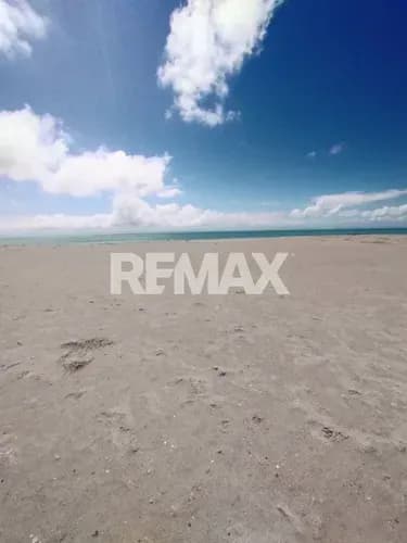Terreno Con Bienechurias Frente Al Mar En Playa El Yaque Municipio Diaz Isla De Margarita Cod 1174