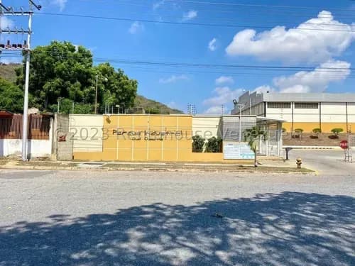 Vendo Espectacular Galpón En Zona Industrial 2 Barquisimeto, Héctor Malavé, Equipado Con Estantes Tipo Rack De 6 Metros, Área De Oficina, De Mantenimiento De Camiones.