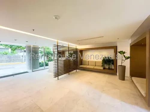 Ma - Apartamento En Las Mercedes, Con Fantasticos Ventanales - 26-5524