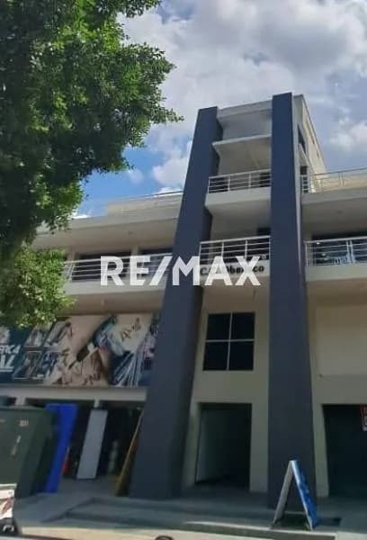 Local Comercial en Venta con Terraza Exclusiva en la Mejor Zona de San Jacinto (C.C. Obelisco). NEGOCIABLE