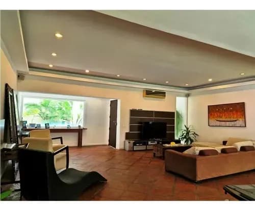 Hbr Excelente Casa, En Alquiler, En La Floresta, Ambiente Muy Tranquilo, Buena Ubicación.