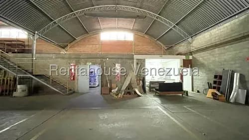 Daniela Linarez Vende Excelente Galpón Con Nave De 1000 M2 Cuenta Con Nave Central, Local Comercial Con Mezzanina Ubicado En La Zona Industrial 1 De Barquisimeto