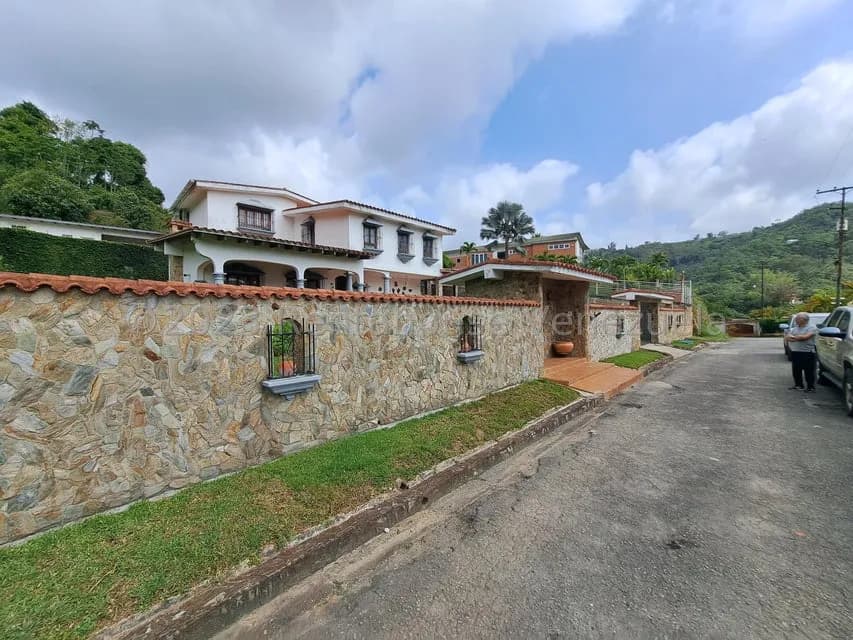 Casa (Multipes Niveles) en Venta en Los Montes Verdes, Miranda