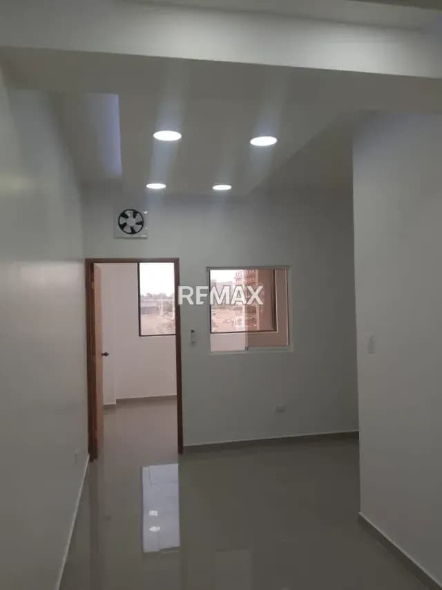Oficina a Estrenar en Alquiler, Av Alirio Ugarte Pelayo, Centro Medico Norte