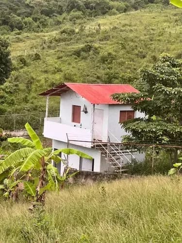 Finca De Producción Porcina Y Avicola Área: 8has Con 1489m
