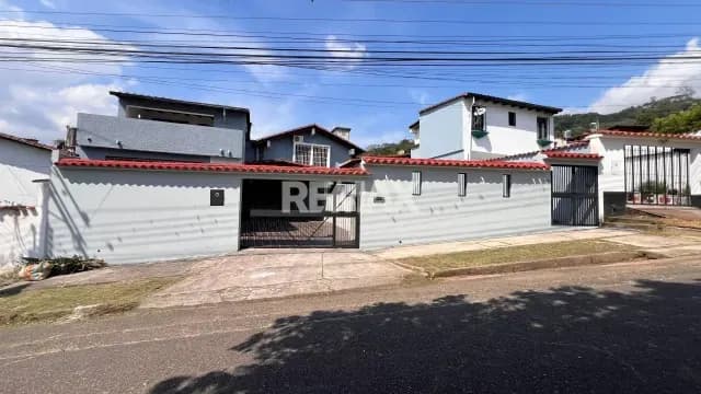 En venta Casa con amplio terreno en Pueblo Nuevo Sector Polígono de Tiro.