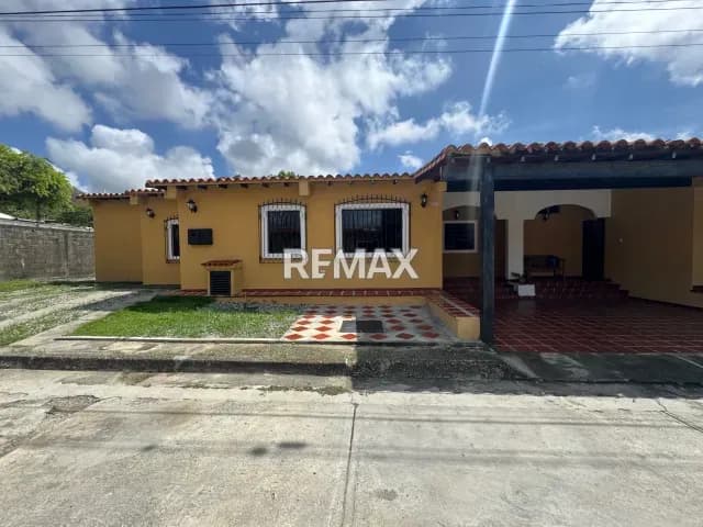 Casa espaciosa en Venta, Urb Riachuelo