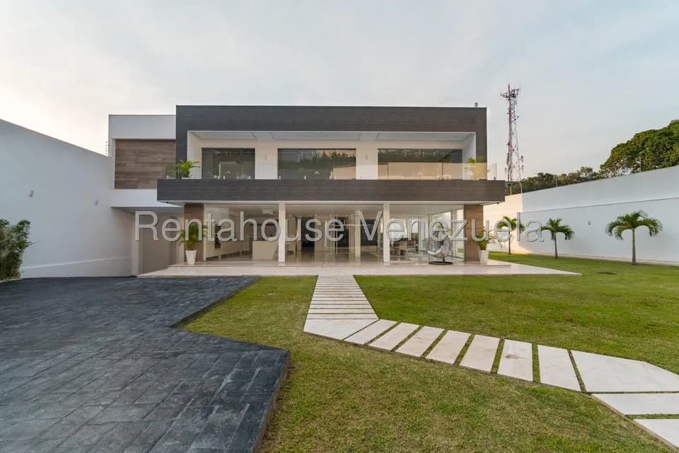 Casa (Duplex) en Venta en Prados del Este, Distrito Metropolitano