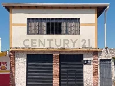 Local comercial ubicado en la avenida Adonay Parra frente al Aeropuerto