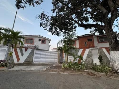 Annic Coronado Vende Townhouse Conjunto Privado El Bosque (210ms) Cód. 315675