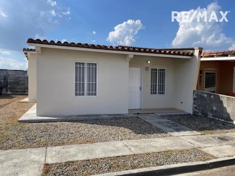 En alquiler casa Semi amoblada ubicada en la Urbanización Agua Clara - Araure
