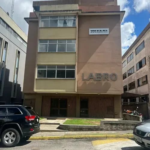 Edificio De Usos Industrial Y Comercial