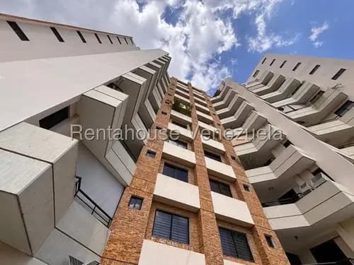 Jesus Teran Vende Hermoso, Espacioso, Lujoso Apartamento Con Terreza En Conjunto Privado Con Planta Electrica En El Este De Bqto. 26-19847