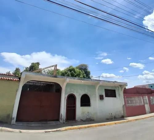 En Venta Amplia Casa En Sector Jose Gregorio, Maracay Mic01