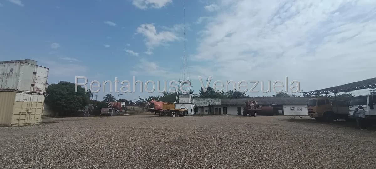 Comercial (Galpon - Deposito) en Alquiler en Av 34, Zulia