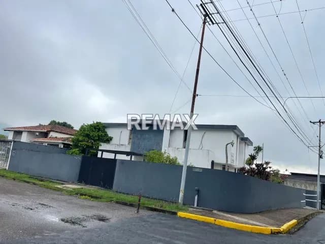 Casa en el Barrio Libertador a pie de calle