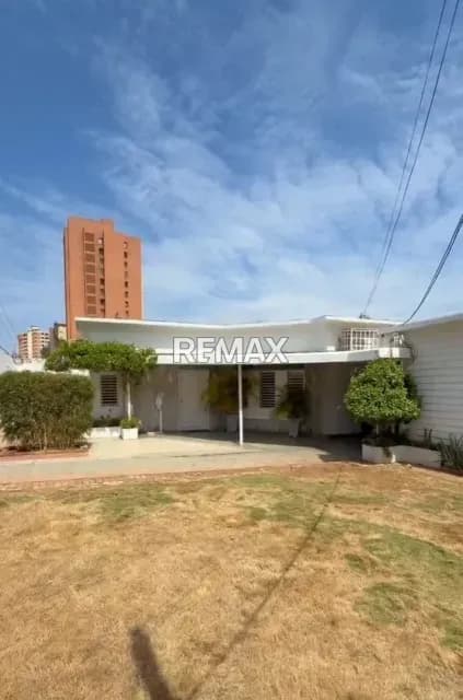 CASA VENTA SECTOR LA LAGO MARACAIBO