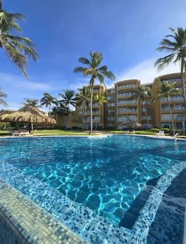 Terrazas De Cimarrón. Bello Apartamento Totalmente Renovado, Amueblado-equipado, Moderna Cocina. Condominio Residencial-vacacional Con Acceso A La Playa, 3 Piscinas, Bellas Areas Sociales.