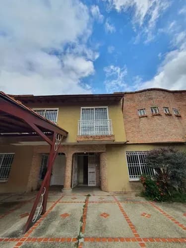 Townhouse En Altos Del Rincón Mañongo, Valencia. Julian Acosta 171.
