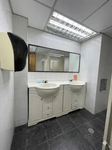 Excelente Ubicación En Plaza Venezuela De Oficina En Alquiler (m.c)