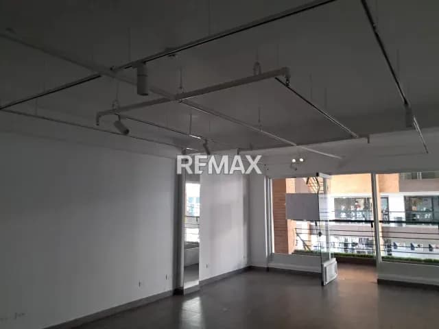 Local Comercial en Alquiler Trigaleña Plaza segunda planta
