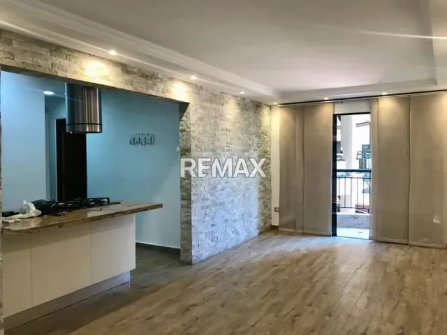 Unico en su clase! Venta de Lujoso Apartamento Remodelado con planta y pozo y envidiable vista en La Granja, Naguanagua