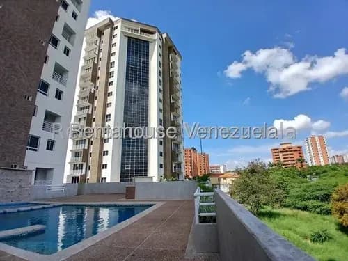 Alquilo Excelente Apartamento Recién Remodelado Con Finos Acabados, Amoblado, Listo Para Habitar. Edificio Loft, Barquisimeto. Kn 26-19600