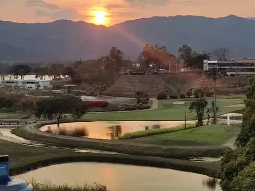 Annic Coronado Vende Casa Quinta De 3 Plantas Con Acabados Lujo Villas Laguna Club Guataparo Cód. 325236