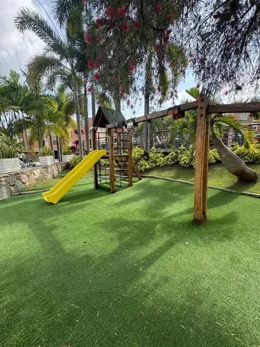 Town House Con Elegancia Y Comodidad En Alquiler Ubicado En Altos De Guataparo Res. Vista El Lago. Asesor Julian Acosta