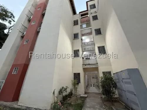 Apartamento En Alquiler En Urbanización Privada En Turmero Con Agua Constante Excelente Ubicación Nela 26-17036