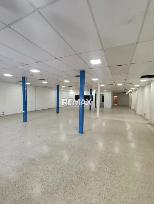 LOCAL EN ALQUILER 360 M2 ZONA REPUESTERA