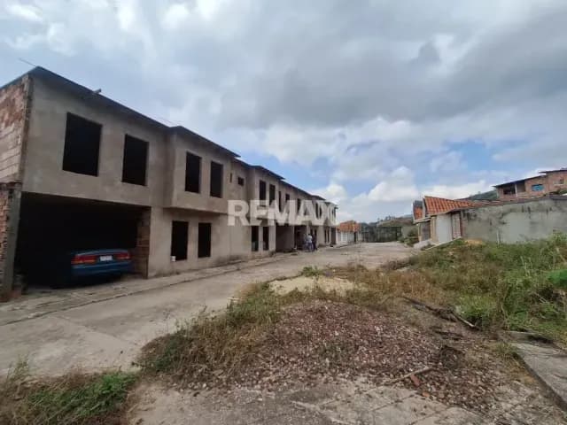 SE VENDE CASA NRO 10 EN URB EL PRADO , CURAZAO